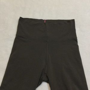 Hard tail yoga pants